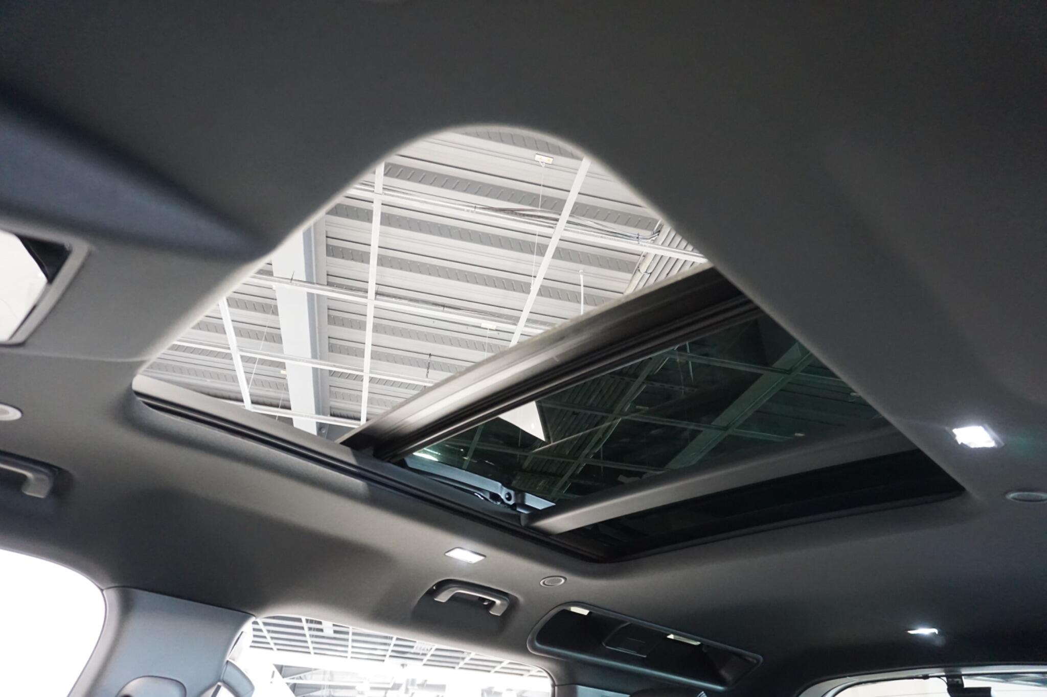 Land Rover Defender 110 2.0 P400e 15.4kWh X-Dynamic HSE SUV 5dr Petrol Plug-in Hybrid Auto 4WD Euro 6 (s/s) (404 ps)